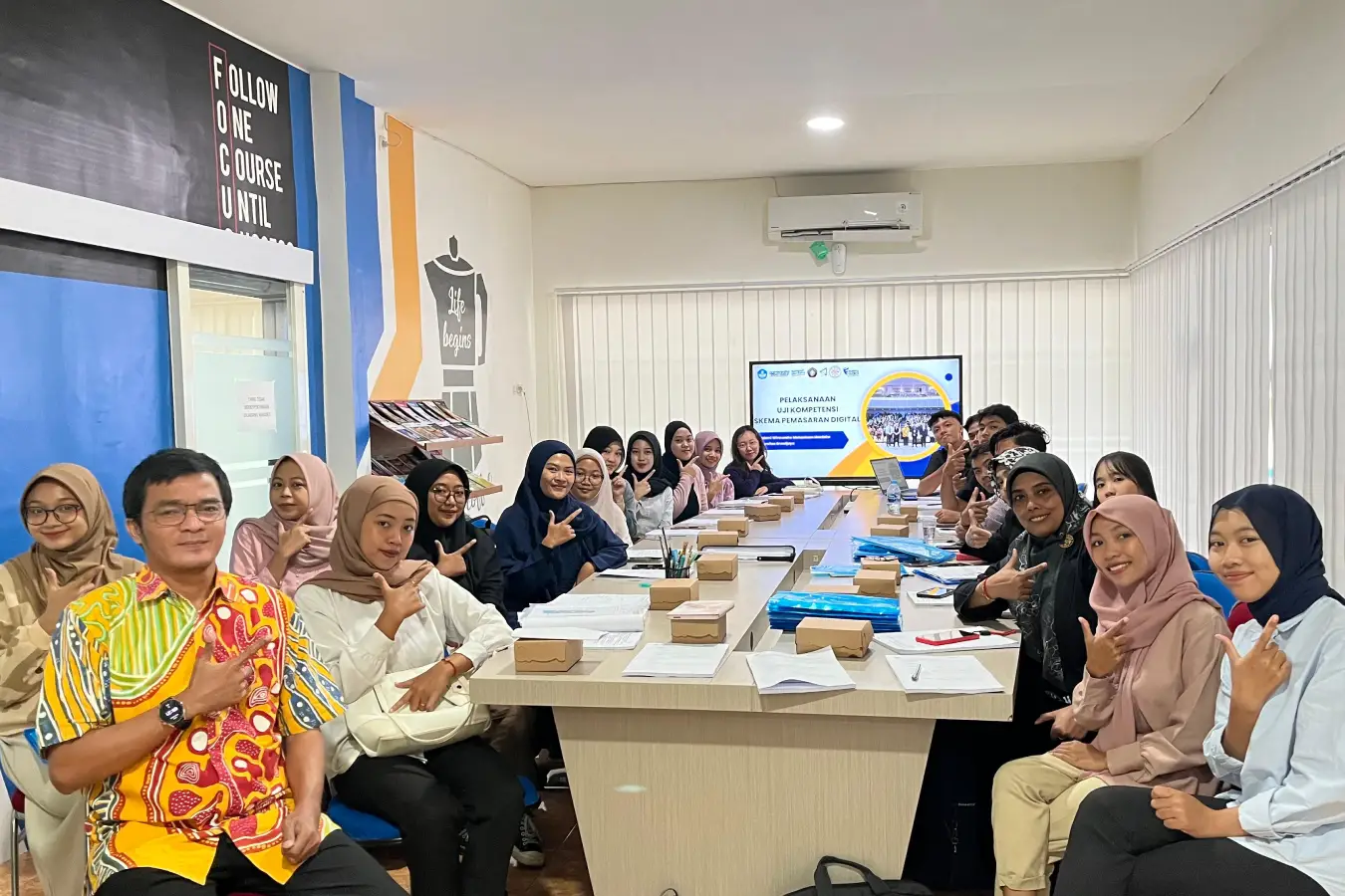 Pelaksanaan Uji Kompetensi Skema Pemasaran Digital Yang Di Laksanakan Pada Tanggal 11 Desember 2024 Di Fasilitator Inspirasi Bangsa Di Ikuti Sebanyak 20 Peserta